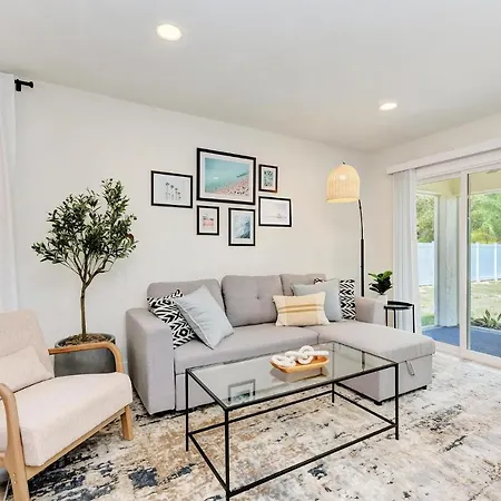 King Bed & Patio, Minutes To The Beach